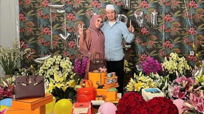 Artis dapat kado ultah tas mewah (Instagram/@kartikaputriworld)