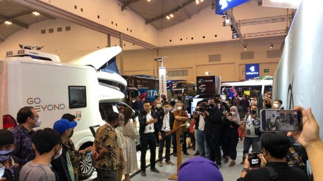 Suasana peluncuran seri Legacy SR3 dari Laksana Bus di GIIAS 2022 (12/8/2022) [Laksana].