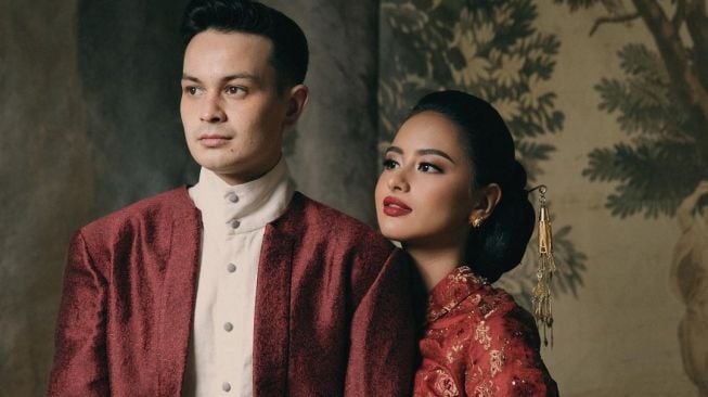 10 Potret Prewedding Adik Maudy Ayunda dengan Calon Suaminya yang Bule, Kece Banget!