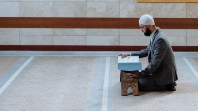 Bacaan Ayat Kursi dan Artinya, Ketahui Waktu Terbaik Membacanya