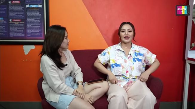 Ayu Ting Ting dan Siti Badriah (YouTube/Qiss You TV)