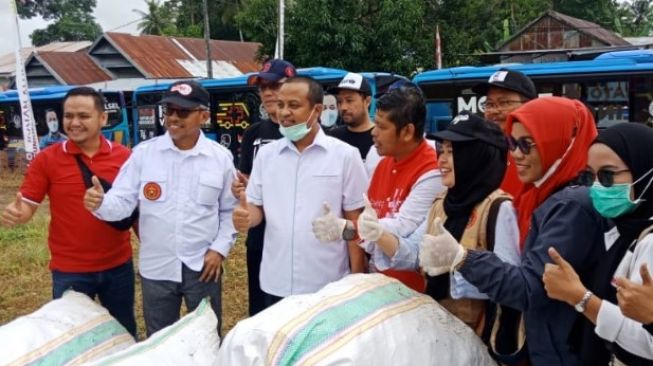 Jalan Santai IKA Unhas Kumpul 125 Kg Sampah di Kecamatan Ponre Bone