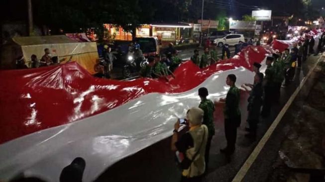 Menengok Kemeriahan Masyarakat Magelang Gelar Parade Merah Putih di Candi Borobudur