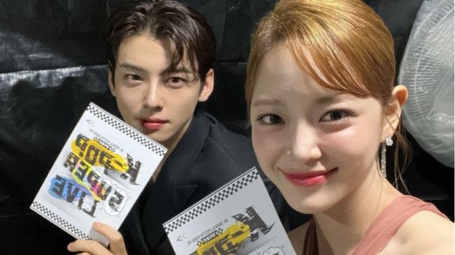 Kim Se Jeong Posting Foto Bareng Cha Eun Woo, Netizen Instagram Heboh!