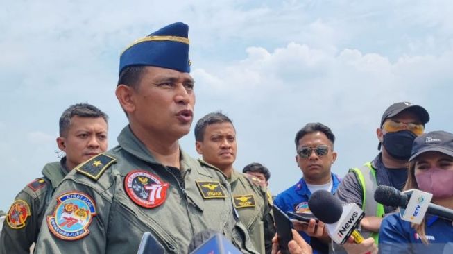 Pesawat Tempur F-16 Fighting Falcon Membentuk Formasi Angka 77 pada HUT ke-77 RI