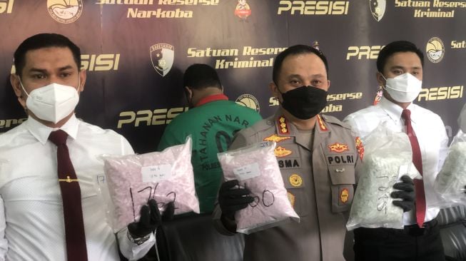 Polisi Amankan Ratusan Ribu Pil Ekstasi dari Riau, Pelaku Jaringan Malaysia