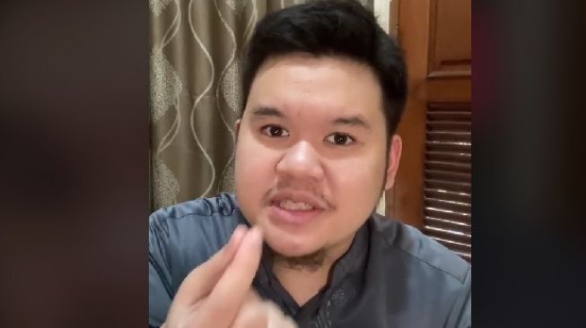 Tangkapan layar video viral pria ungkap doa belum dikabulkan. [TikTok]