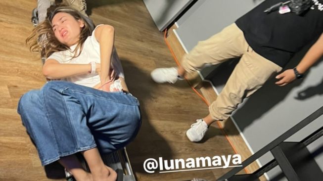 Luna Maya was rushed to the hospital (Instagram/@bobonsantoso)