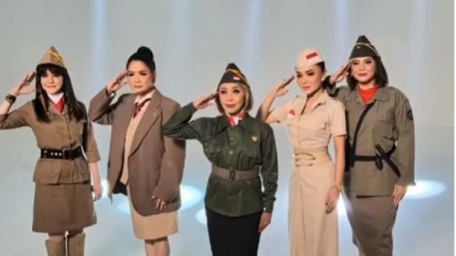 Kembali Kumpul, Intip 11 Kekompakan Gang Rumpies Syuting Video Klip Kenakan Baju Kemerdekaan