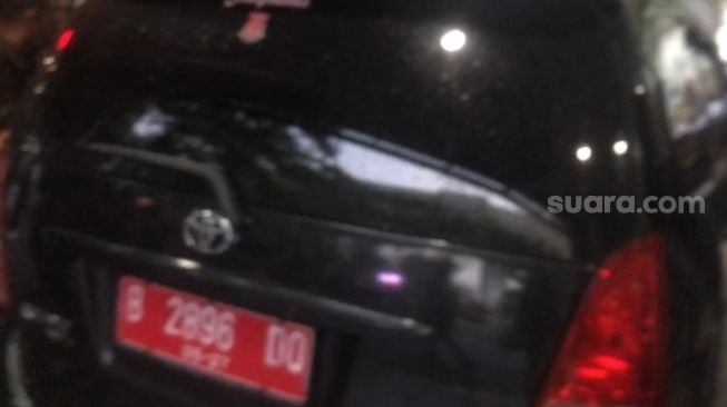 Diduga Dilindas Mobil Innova yang Angkut Tahanan Kejagung Surya Darmadi, Wartawan Teriak Kesakitan: Woi Kaki Gua