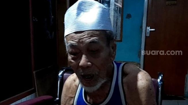 Muhammad Usman atau Kong Usman, salah satu veteran keturunan Tionghoa asal Bekasi yang menjadi murid dari KH Noer Ali (Suara.com/Danan Arya)