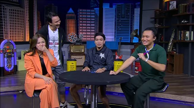 gimmick Desta dan Vincent Rompies (YouTube/TonightShowNet)