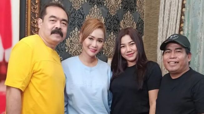 Potret Bopak Castello dan Istri (Instagram/@bopakcastello_new)