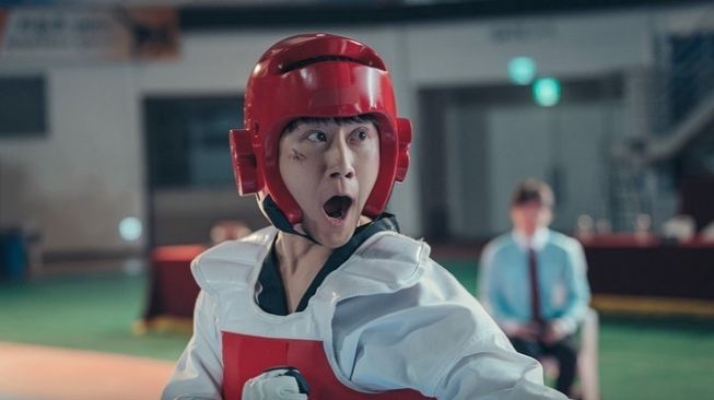 9 Potret Jung Woo di Mental Coach Jegal, Drama Terbarunya yang Bakal Tayang di Awal September Ini