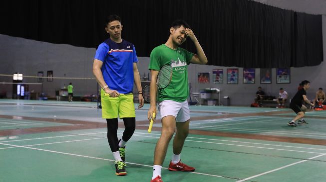 Pasangan ganda putra Indonesia, Fajar Alfian/Muhammad Rian Ardianto menjalani latihan di pelatnas PBSI, Cipayung, Jakarta Timur jelang tampil di Kejuaraan Dunia 2022 di Tokyo, Jepang pada 21-28 Agustus mendatang. [PBSI]