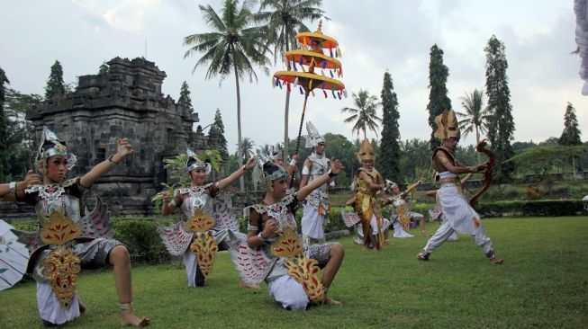 Meccaya Group Dukung Festival Budaya Bumi Mandala di Candi Ngawen