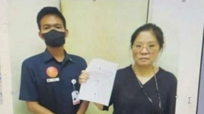Emak-emak Pengutil Cokelat di Alfamart Diduga Pernah Tertangkap di Transmart, Netizen: Ternyata Dia Maniak!