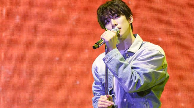 Lee Junho 2PM Sukses Gelar Konser Romantis Bertajuk 'Midnight Summer'