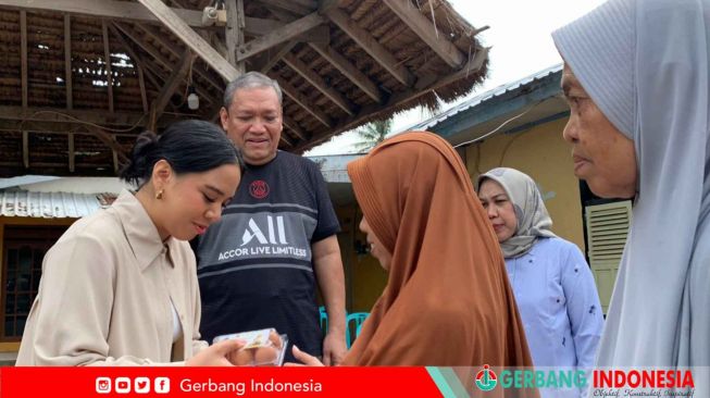 HBK PEDULI Bagikan Telur Ayam Segar kepada Masyarakat Lombok