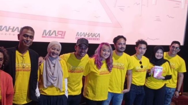 Marshanda bersama kru dan pemeran film Gendut Siapa Takut?! (Dok. Fajar Ramadhan/Suara.com)