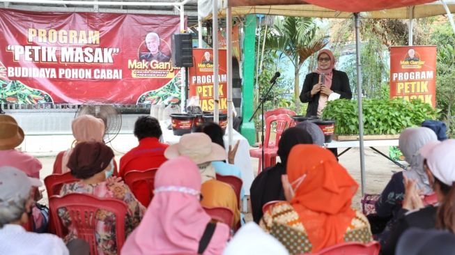 Topang Ekonomi Masyarakat, Relawan Mak Ganjar Launching Bantuan Puluhan Ribu Pohon Cabai