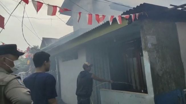 Petugas Masih Selidiki Penyebab Kebakaran di Kebayoran Lama Jaksel