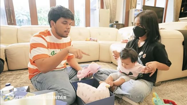 Sukses Curi Hati Netizen, Perhatian Kecil Fuji ke Baby Ameena