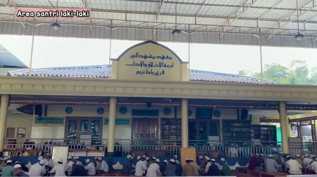 Potret Pesantren Keluarga Suami Tasyi Athasyia (YouTube Tasyi Athasyia)