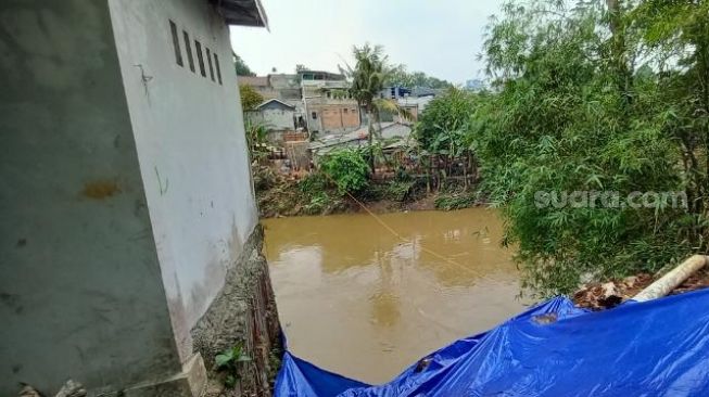 Bukan Roboh, Jembatan Indiana Jones di Srengseng Sawah Ternyata Sedang Diperbaiki