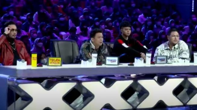 Cara Duduk saat Jadi Juri Acara TV Dikomentari, Reza Arap Ngegas: Sejak Kapan Gue Sopan?