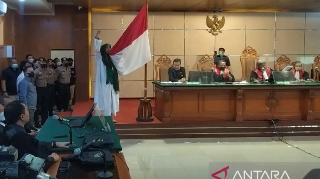 Vonis 7 Bulan Penjara, Hakim PT Bandung Perintahkan Bahar Smith Dibebaskan dari Tahanan