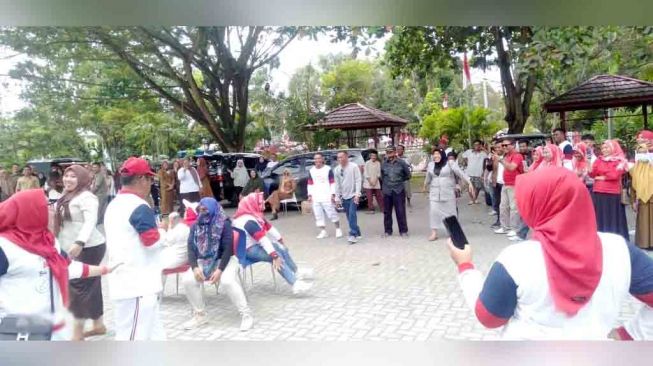 Meriahkan Lomba Tujuhbelasan, Asni U. Manu : Ini untuk Jalin Kekompakan 