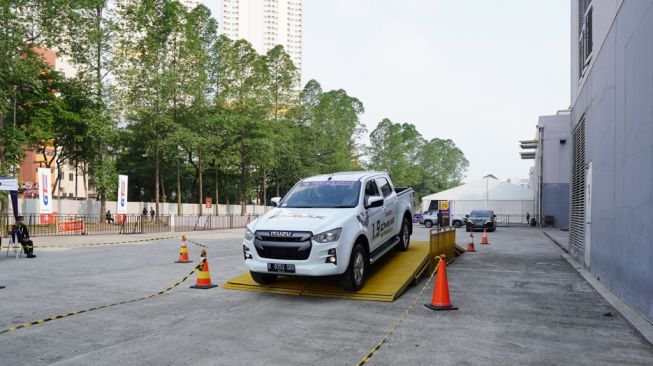 Untuk semua kendaraan uji coba yang menggunakan ICE (Internal Combustion Engine) tersedia dua area test drive outdoor di GIIAS 2022 [GIIAS 2022/Seven Events].