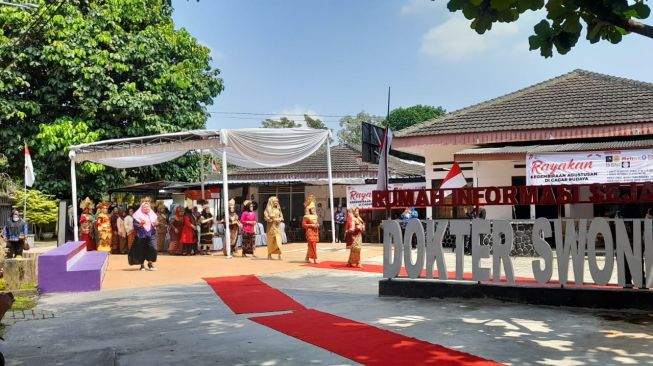 Rayakan HUT ke-77 RI, Emak-emak di Kota Metro Gelar Parade Budaya Nusantara