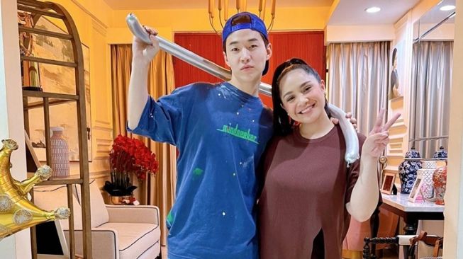 Momen Henry Lau Main ke Rumah Raffi Ahmad (Instagram/@raffinagita1717)