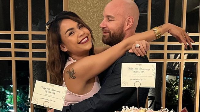 Lebih dari 5 Tahun Nikah Tak Cerai, Melaney Ricardo Tagih Taruhan ke Hotman Paris: Harus Dilunasi!