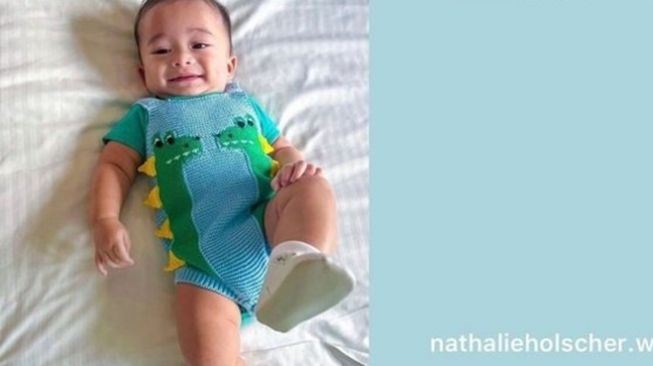 Harga Outfit dan Mainan Baby Adzam (Instagram/@nathalieholscher.wearing)