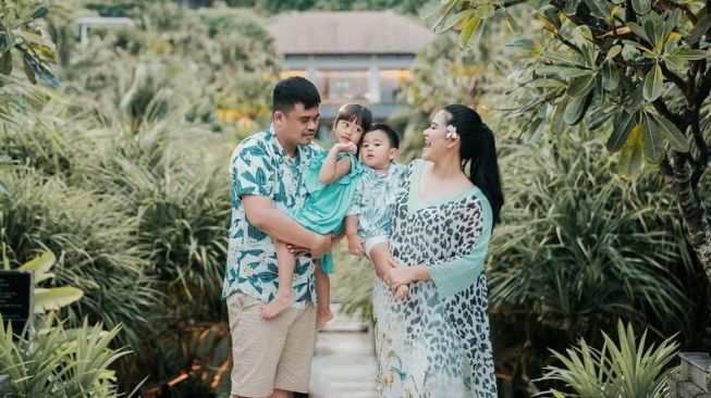 Maternity Shoot Kahiyang Ayu di Bali (instagram/@garyevan)