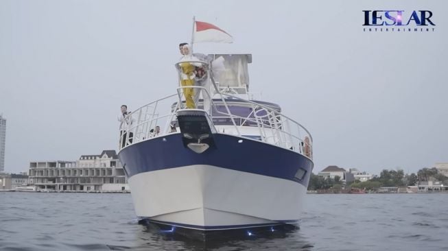 Potret Yacht Rp38 Miliar Rizky Billar (YouTube Leslar Entertainment)