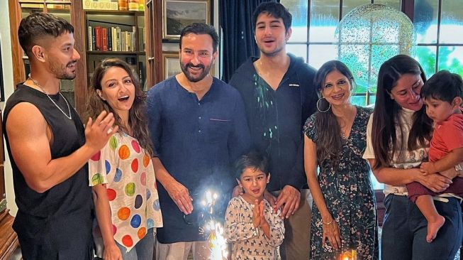 Momen Ultah Saif Ali Khan ke-52 (Instagram/@sakpataudi)