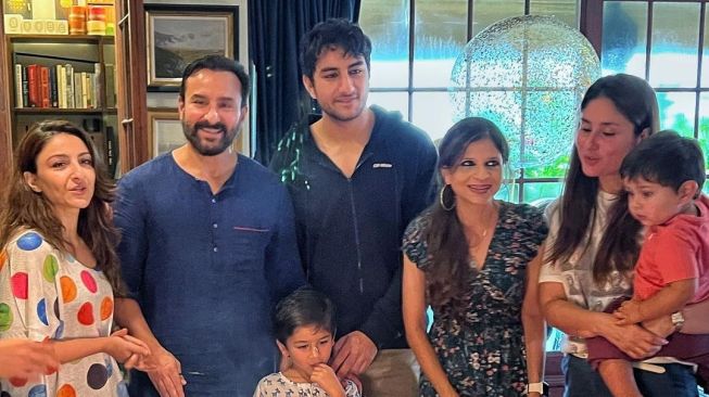 Momen Ultah Saif Ali Khan ke-52 (Instagram/@sakpataudi)