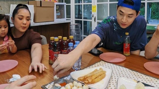 Momen Henry Lau Main ke Rumah Raffi Ahmad (Instagram/@henryl89)