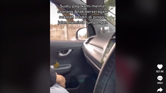 Bocah cari tumpangan ke sekolah. [TikTok]