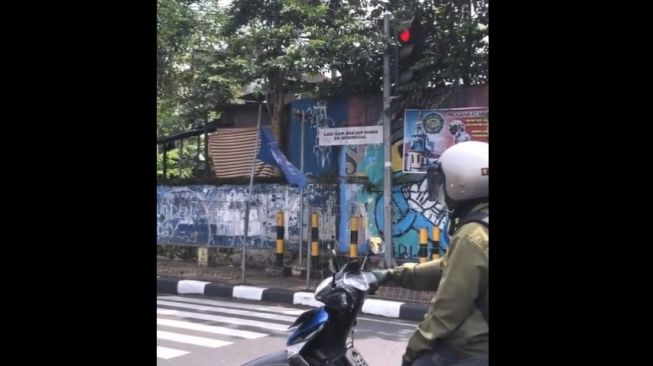 Potret Imbauan di Dekat Lampu Merah Bikin Pengguna Jalan Auto Ingat Akhirat, Begini Tulisannya