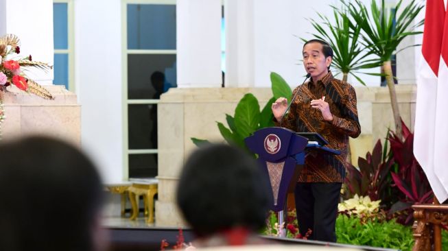Presiden Jokowi Meminta Pemerintah Pusat dan Daerah Kerja Sama Kendalikan Inflasi