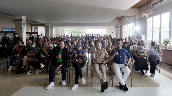 Suasana kegiatan Pasar Lokal Suara UMKM di DuniaKita Cafe & Restaurant, Yogyakarta, Kamis (18/8/2022). [Wahyu Turi Krisanti / SuaraJogja.id]