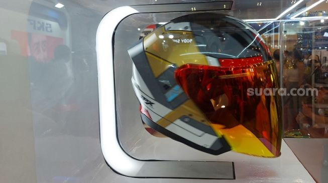 Helm JPX Indonesia di GIIAS 2022, ICE, BSD City, Tangerang Selatan, Banten [Suara.com/Manuel Jeghesta Nainggolan].