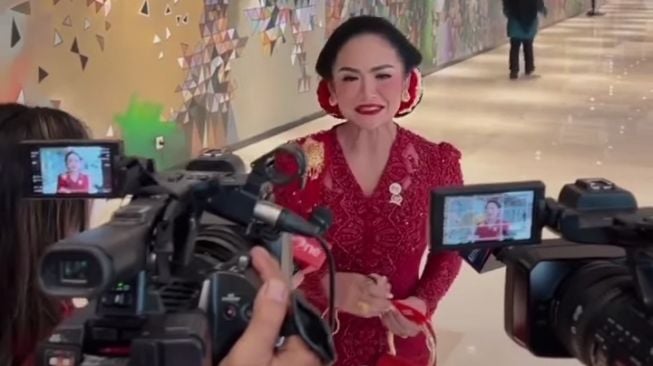  Potret Krisdayanti di Sidang Tahunan di MPR RI (Instagram/@krisdayantilemos)