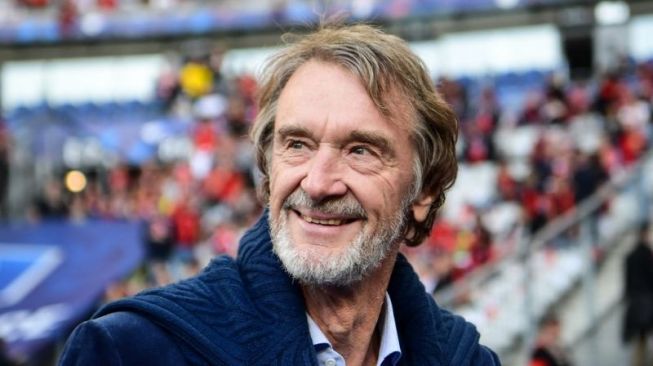 Bos INEOS Group dan pemilik klub Liga Prancis Nice, Jim Ratcliffe, terlihat sebelum pertandingan final Piala Prancis antara OGC Nice dan FC Nantes di Stade de France, Saint-Denis, Paris, 7 Mei 2022. (AFP/BERTRAND GUAY)