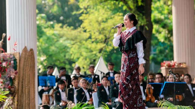 Potret Artis Hadiri Upacara di Istana Merdeka (Instagram/@lyodraofficial)